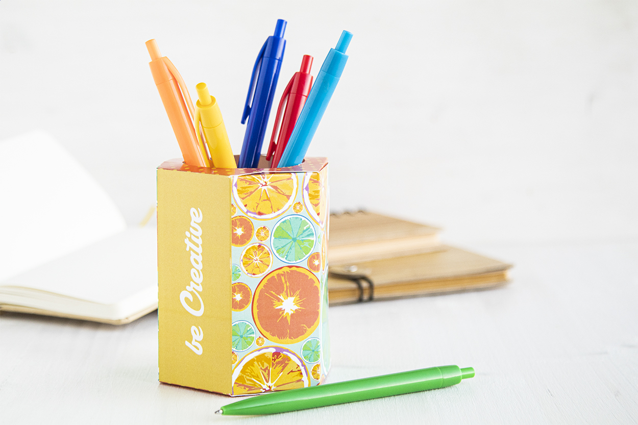 817671c Pojemnik na biurko personalizowany