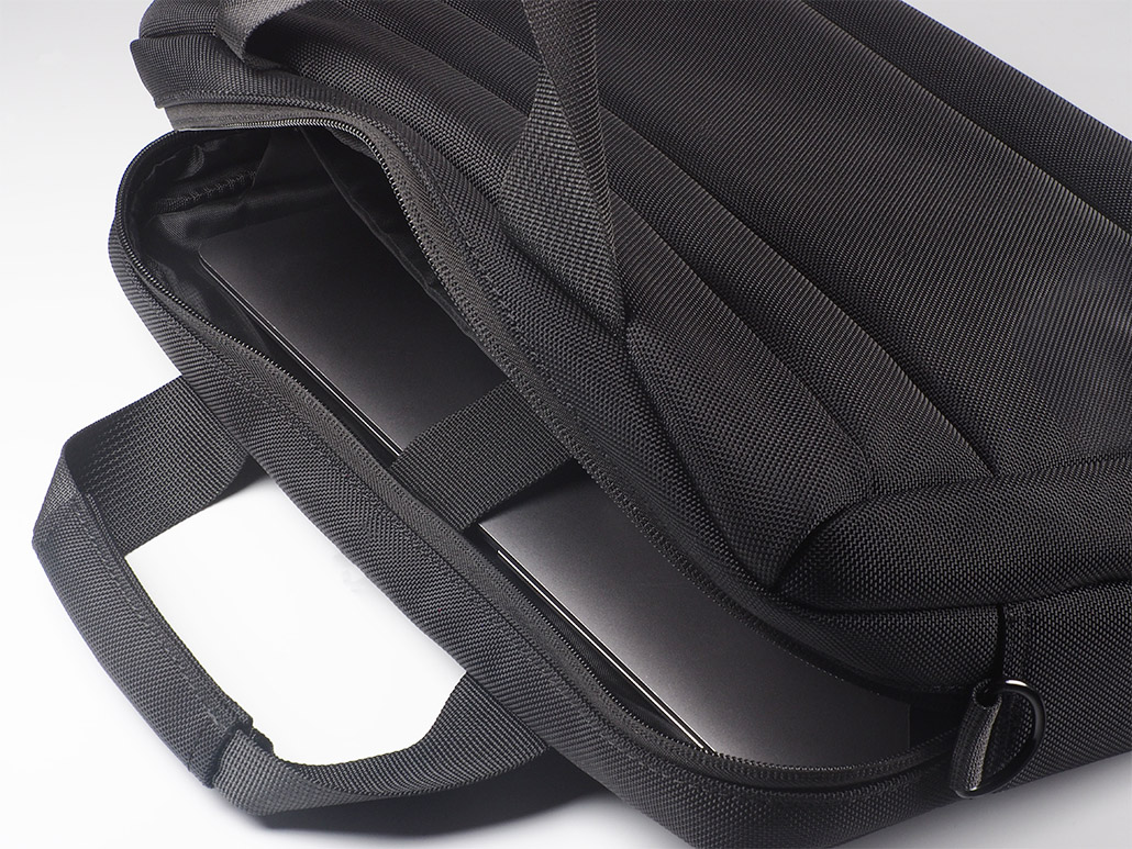 2379034s-01 Torba na laptopa