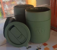 054980c-07 Kubek podróżny ceramiczny w silikonowej obudowie