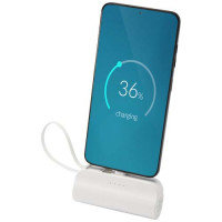 12447201f Alnair powerbank o pojemności 5000 mAh i mocy 10 W, wykonany z tworzyw sztucznych pochodzących z recyklingu, z wbudowaną podstawką i kablem 2 w 1